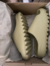 Yeezy Slides Beige